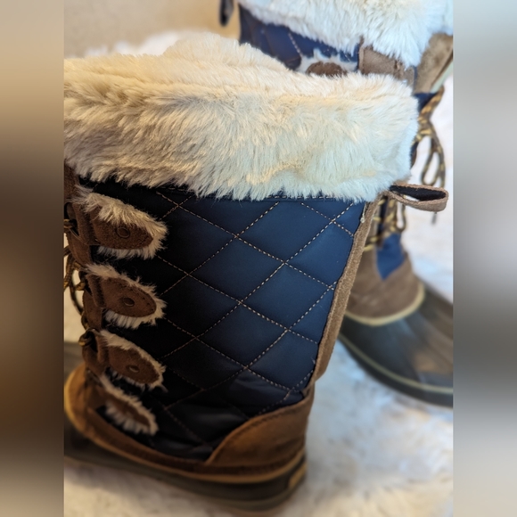 Khombu faux fur waterproof boots size 8 - Picture 6 of 8
